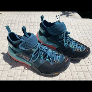 HOKA womens hiking boots